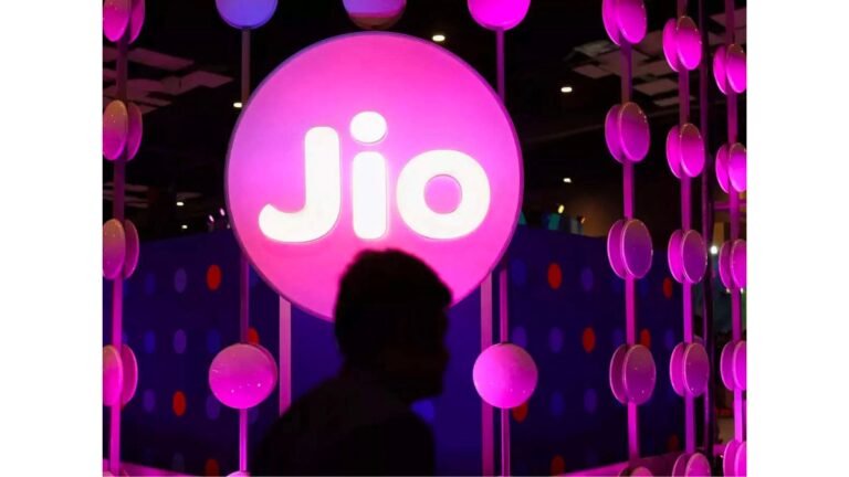 Jio to acquire bankrupt Reliance Communications’ assets with Rs 3,720 crore