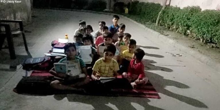 Inspiring story of Suman Dua who teaches poor kids for free after her daughter’s tragic death  