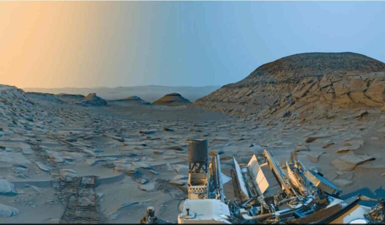 NASA’s new panoramic postcard captures stunning morning & afternoon views from Mars 