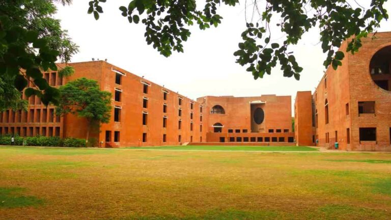 “IIM Newbie Lands Whopping Rs 1-Crore Job Offer!”
