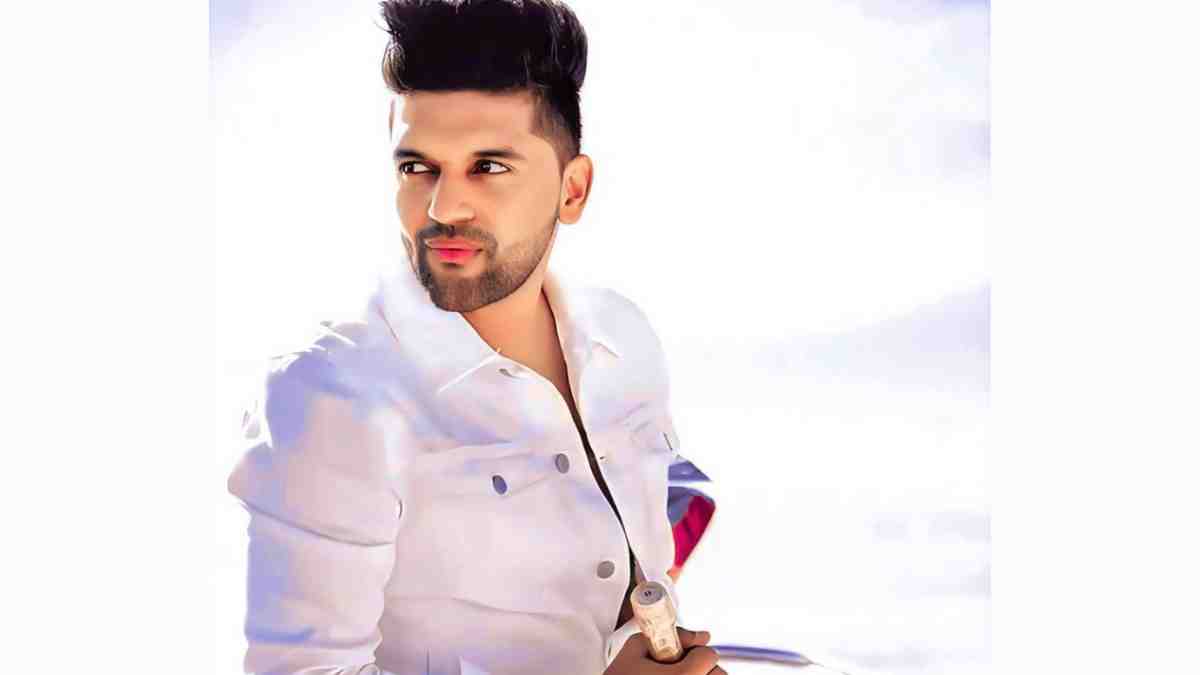 Interesting! This is how netizens reacted to Karan Kundrra being spotted in  an auto
