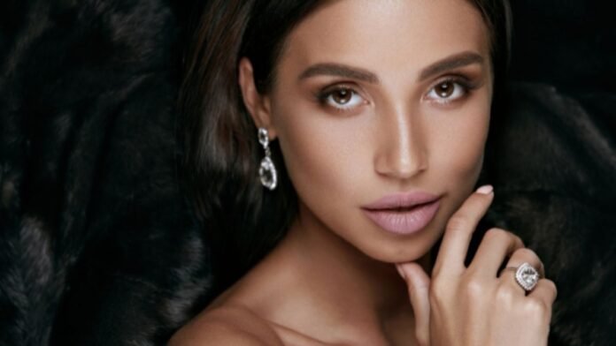 'Cloud Skin' Makeup Trend