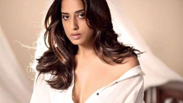Mahie Gill_result