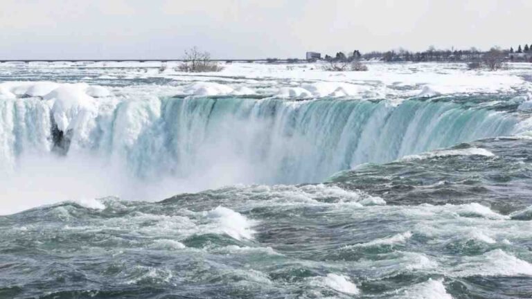 Niagara Falls Like You’ve Never Seen It: 7 Stunning Frozen Moments