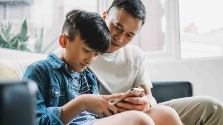 Thinking of Giving Your Child a Smartphone? Answer These 5 Questions First
