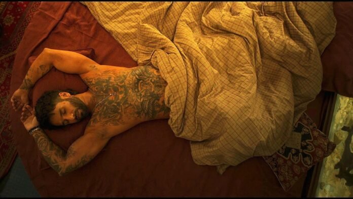 Shahid Kapoor as gangster Hussain Ustara in O Romeo scene Shahid Kapoor as gangster Hussain Ustara in O Romeo scene