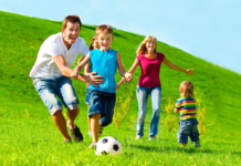 The New Parenting Trend – Choosing Crafts And Outdoor Games For Kids Over Screens